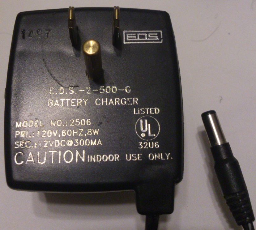 E.D.S. 2506 AC ADAPTER 12VDC 300mA USED 2.5x5.5x12mm -(+)-